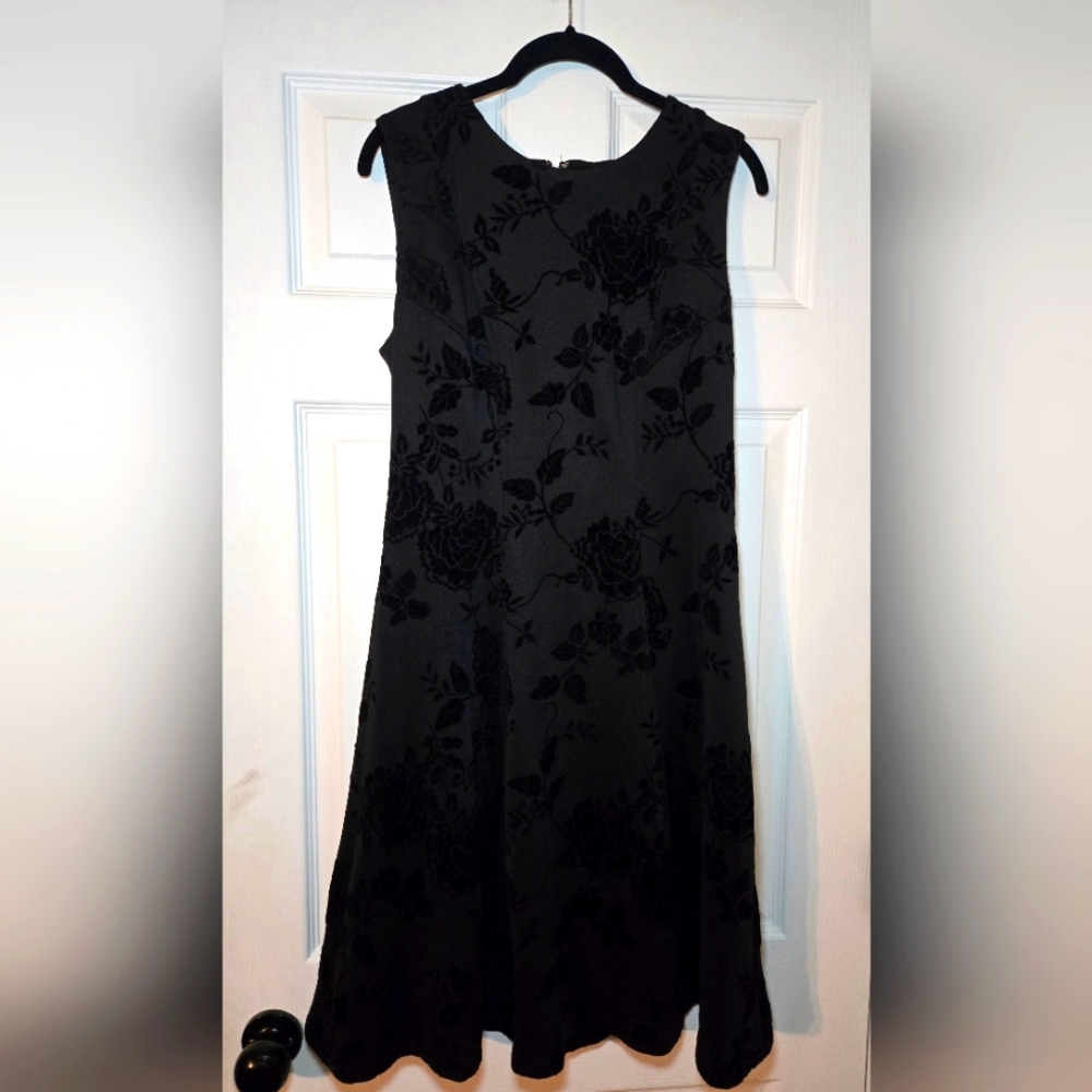 NWOT Tommy Hilfiger Women's Flocked Velvet Fit & Flare Dress Black Size 8